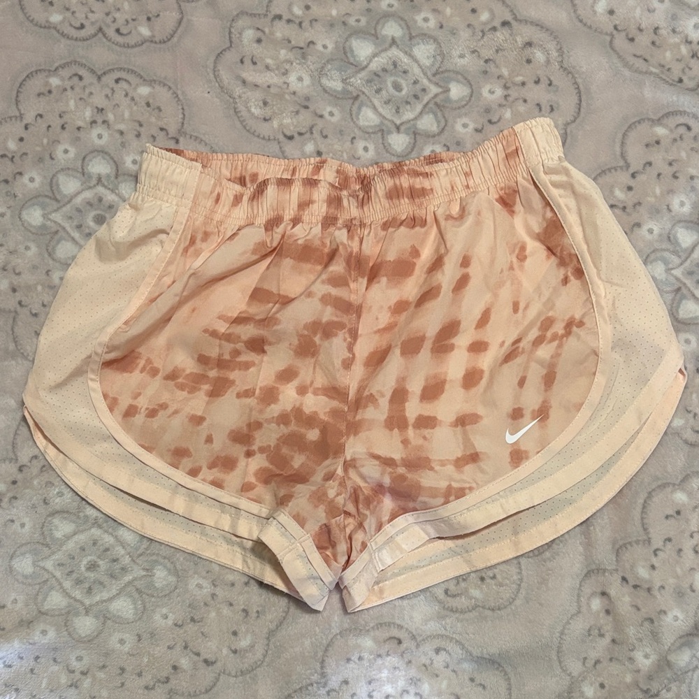 Nike Women's Peach Patterned Athletic Shorts